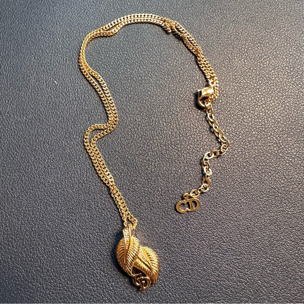 NE10 Christian Dior leaf CD logo necklace - Picture 2 of 7